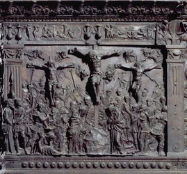 Ambona od strony południowej nawy głównej, 1460 r. detal z brązu 237990